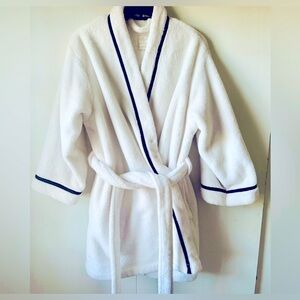 Kate Spade Short Fluffy Robe White with Navy Pin Trim- EUC